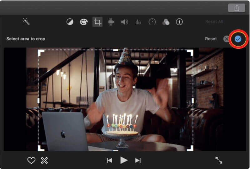 Ritaglia video iMovie Controlla il segno blu