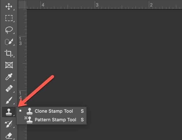 Photoshop, usa lo strumento Timbro clone.